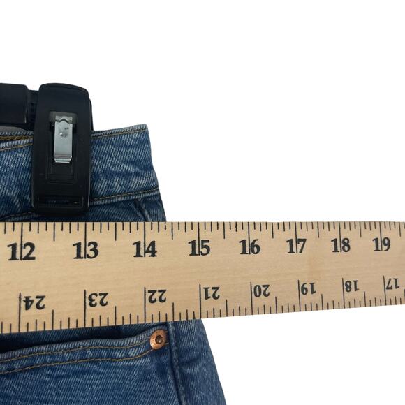 Levi's Women's 501 Size 28 Medium Wash Button Fly Cut‎ Off Denim Shorts - Picture 3 of 7